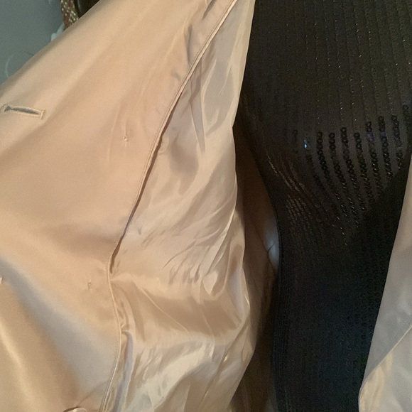 🎉HOST PICK🎉 Roz & Ali Tan Trench Coat - Picture 6 of 7